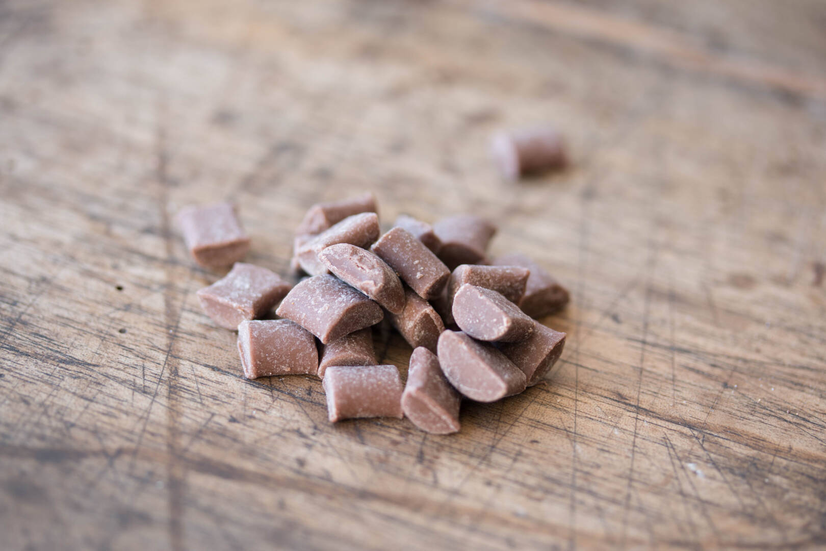 MILK CHOCOLATE CHUNKS APPLICATION (1)